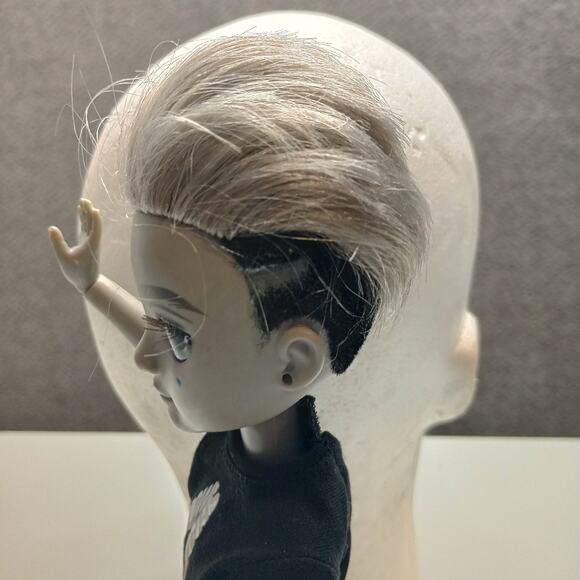 Shadow High Fashion Dressed Toy Doll Black Silver - Picture 5 of 8